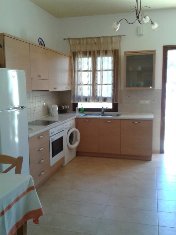 Maria'S Apartments Меис Экстерьер фото